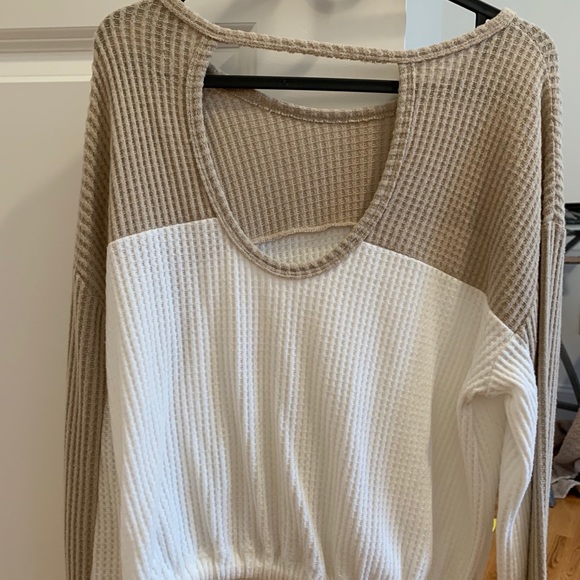 🛍3/$25 HOLLISTER Waffle Open Back Top - Picture 2 of 2